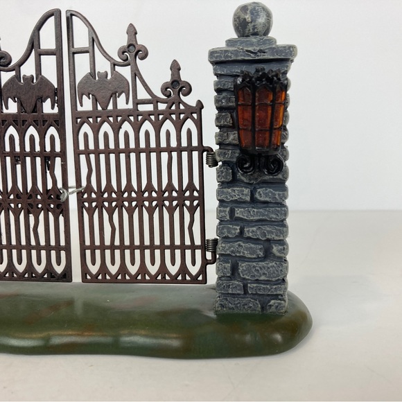 Dept 56 Halloween SPOOKY WROUGHT IRON GATE #4047599 Village Lighted Fence - Picture 8 of 10